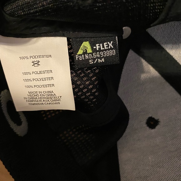 Womens Oakley FlexFit Hat - Picture 3 of 4